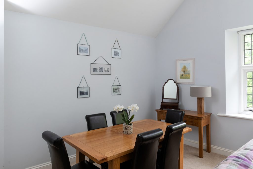 HEDDON LODGE DINING TABLE