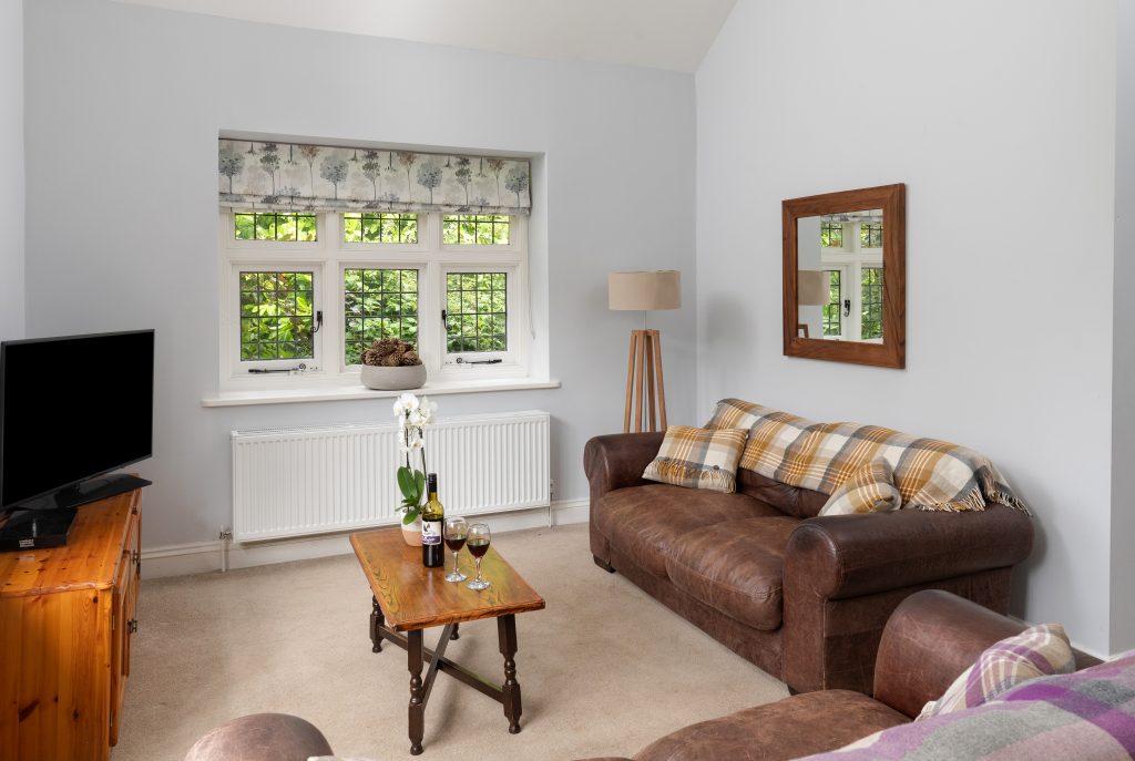 HEDDON LODGE LIVING ROOM